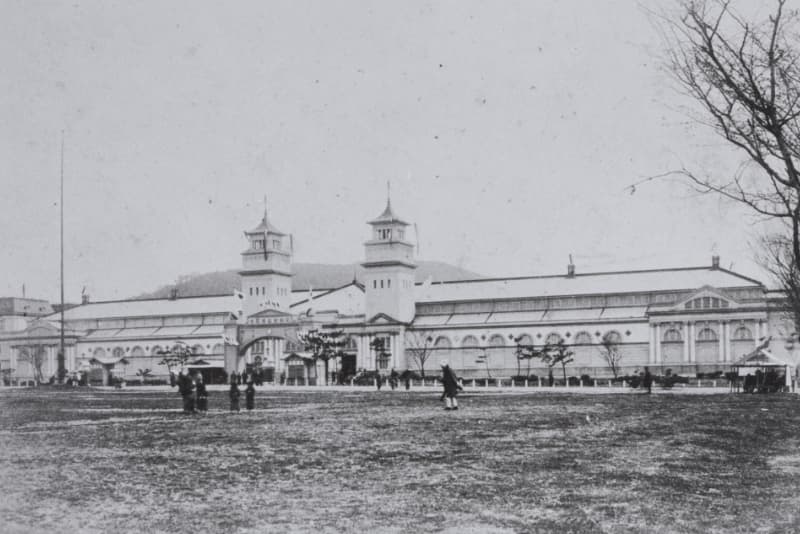 1913年（大正2年）8月に建設された「第二勧業館北館」（京都府立資料館蔵）